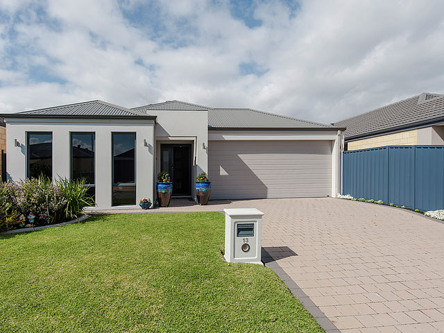 13 Ortona Crescent SECRET HARBOUR