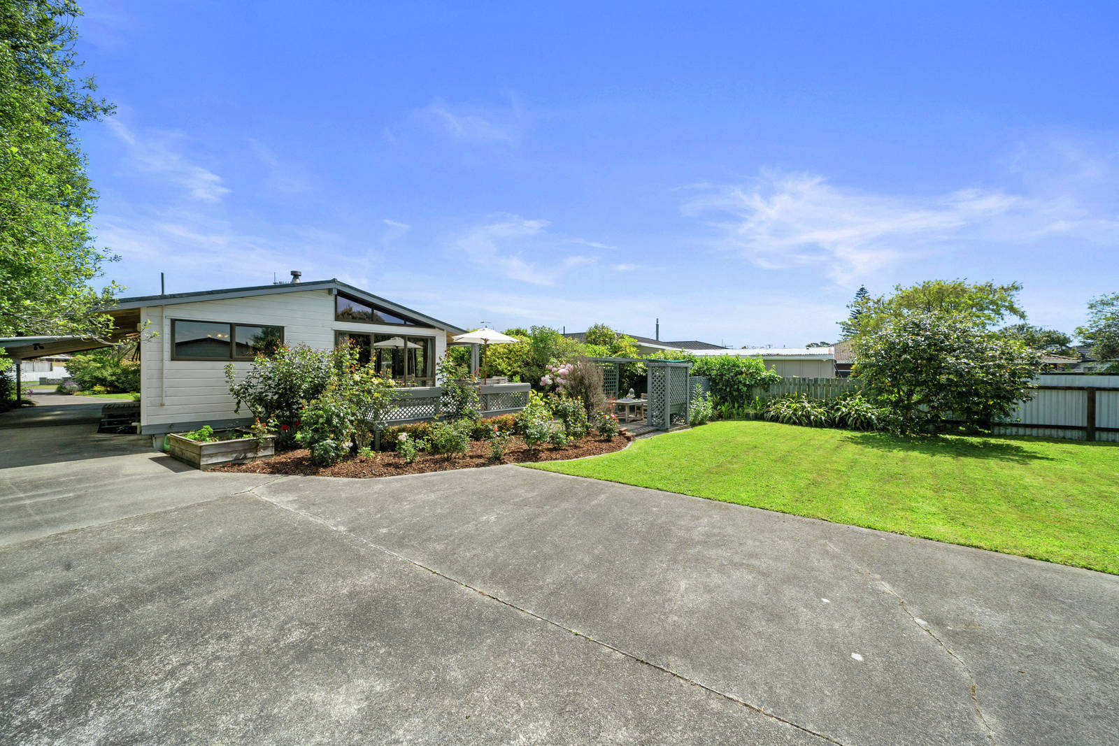 21 Oriwa Street, Waikanae 3 Bed House Private Treaty