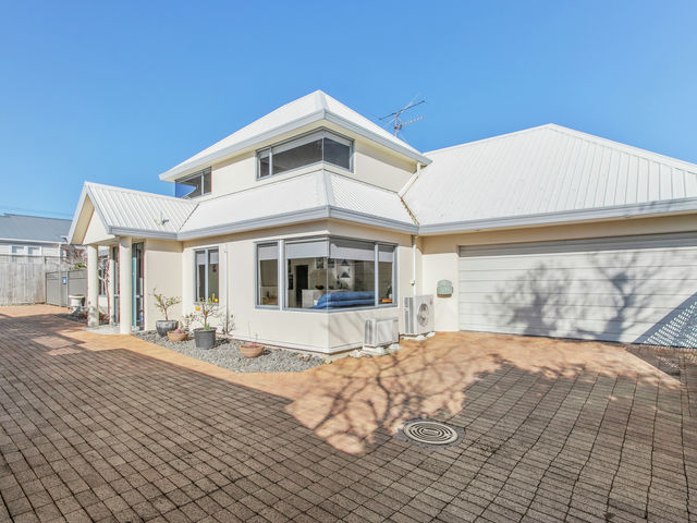 1/111a Long Drive St Heliers