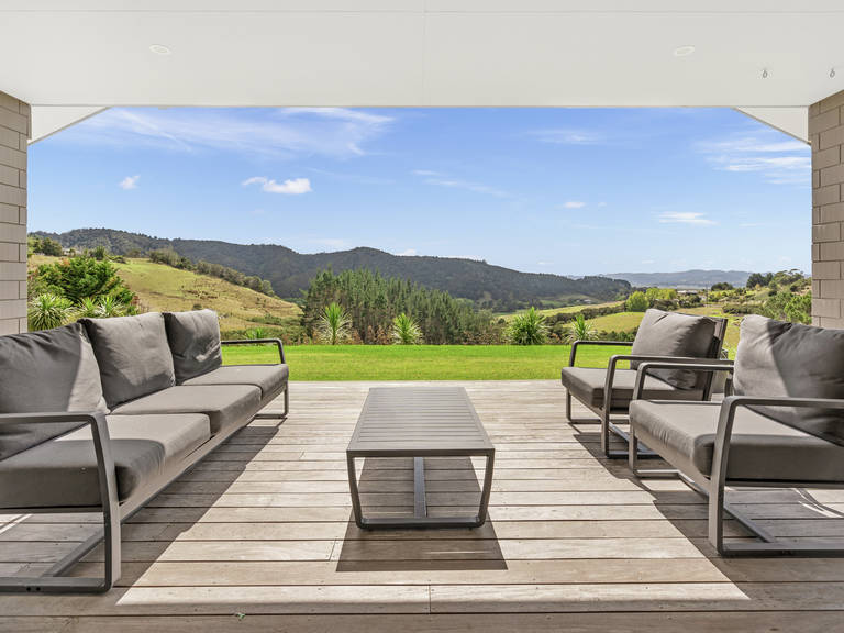 152 Valley View Road Otaika Valley