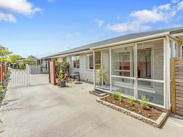 2/7 Tamarisk Place Parklands