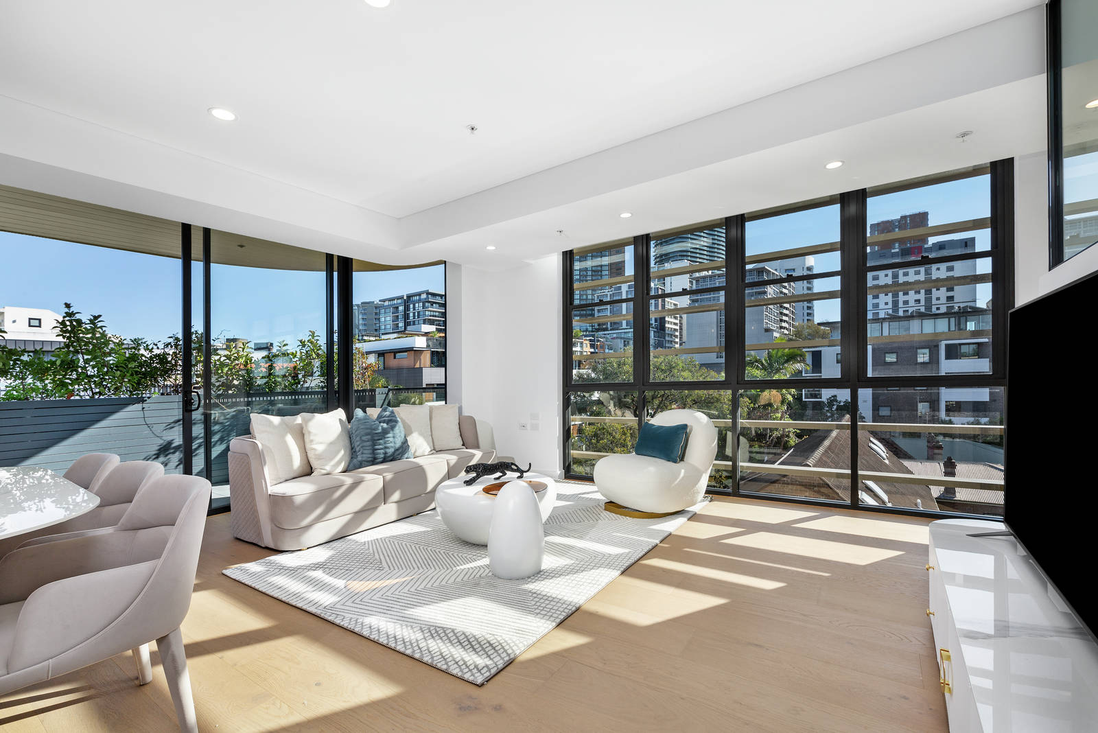 401/86 Atchison Street, Crows Nest 3 Bed Apartment For Sale