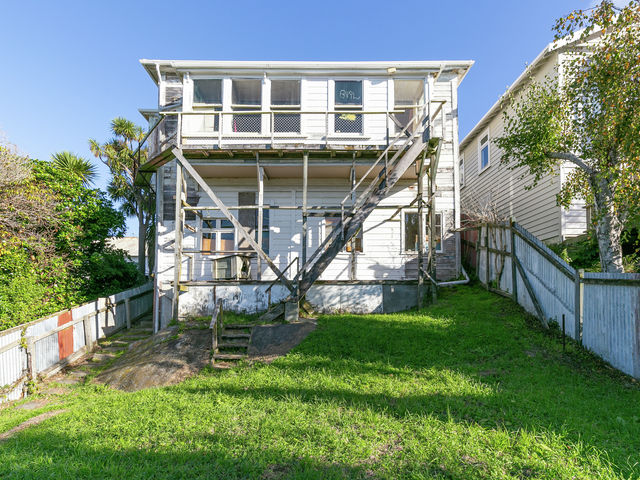 6 Maarama Crescent Aro Valley