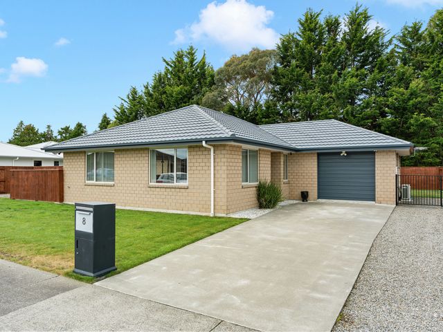 8 Maple Grove Solway