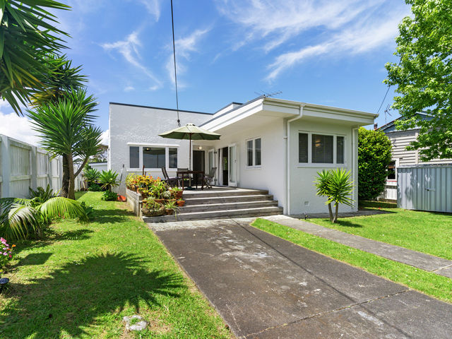 92 Astley Avenue New Lynn