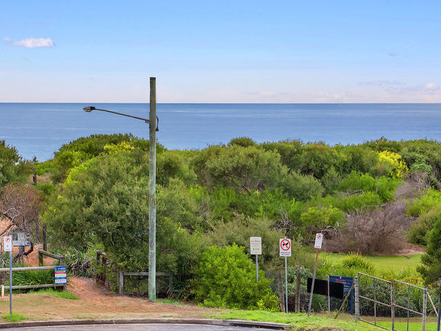 4/54 Golf Avenue Mona Vale
