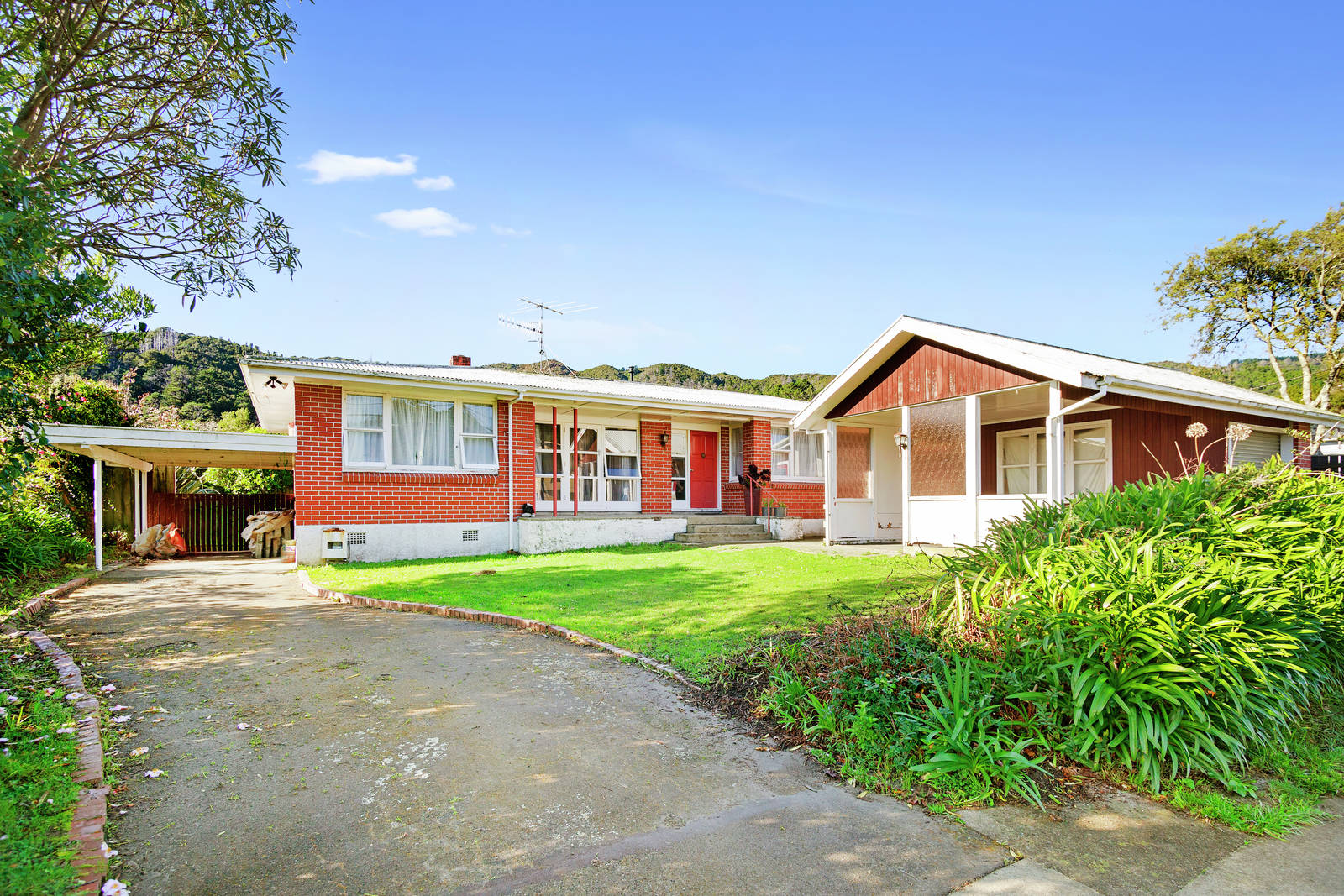 347 Stokes Valley Road, Stokes Valley 6 Bed House Private Treaty