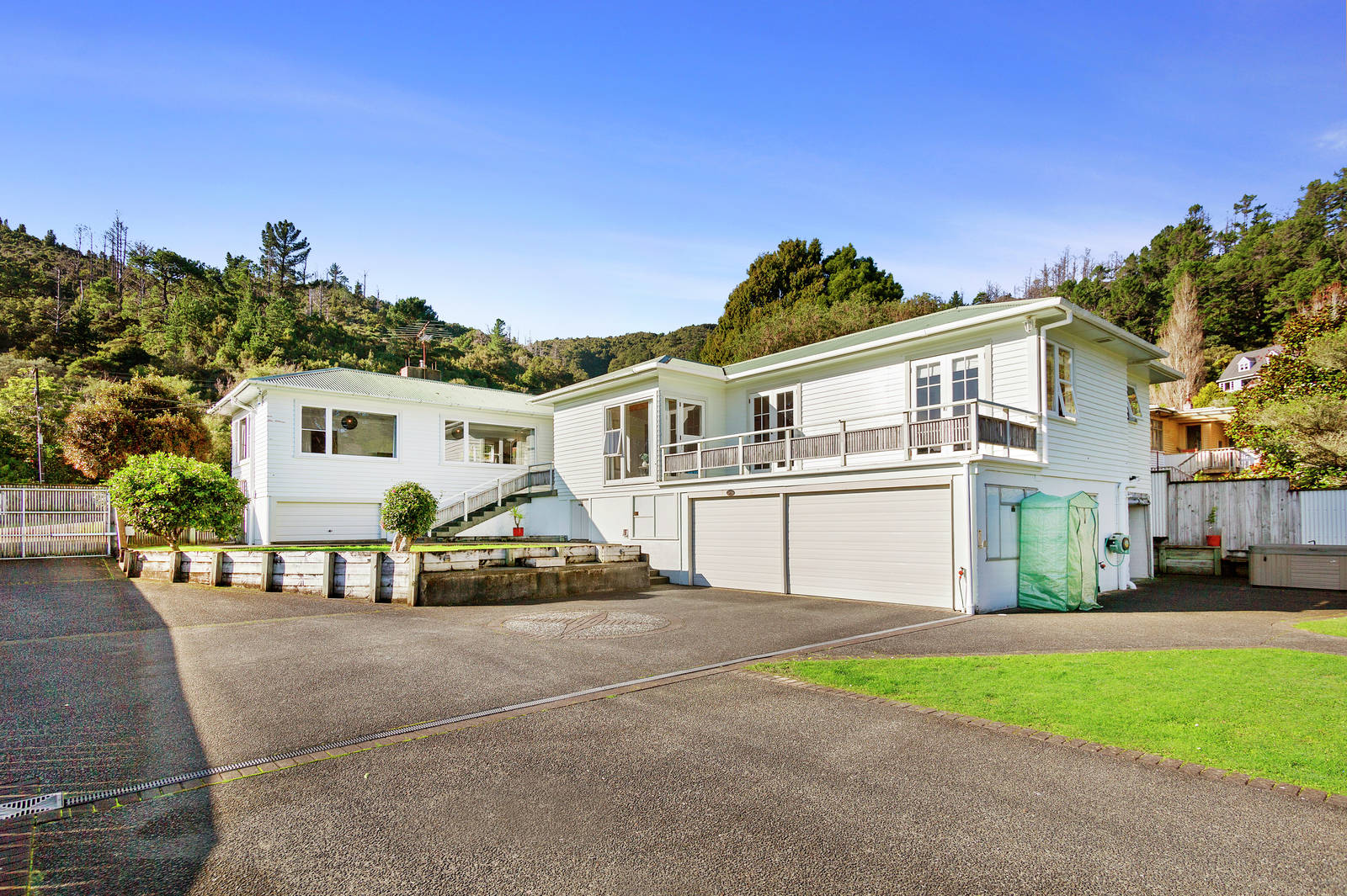 100 Manuka Street, Stokes Valley 5 Bed House Private Treaty