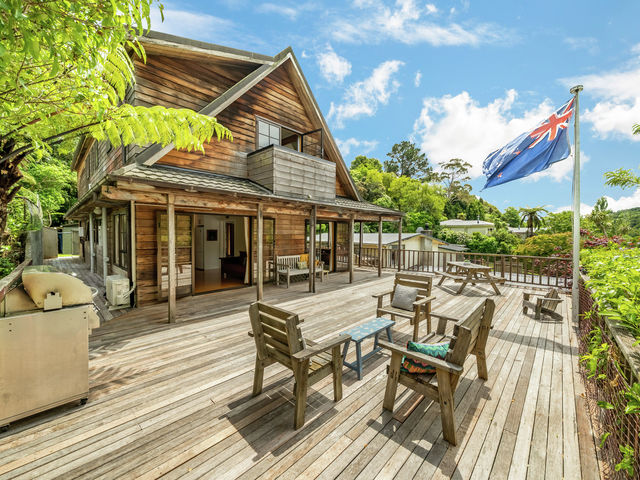 16 Jocelyn Crescent Pinehaven