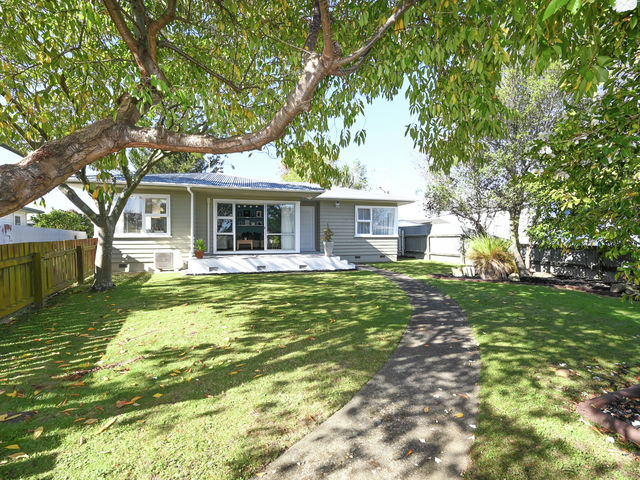 17 Henley Crescent Pirimai