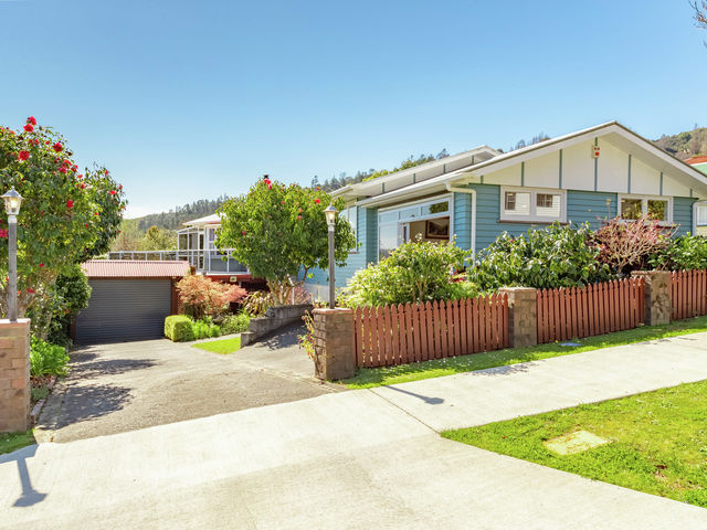23 Dalton Grove Stokes Valley