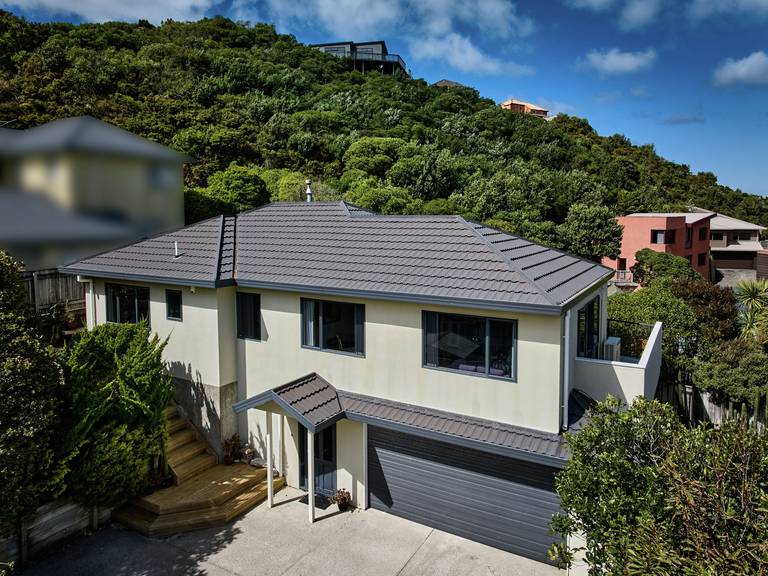 22 Domanski Crescent Owhiro Bay