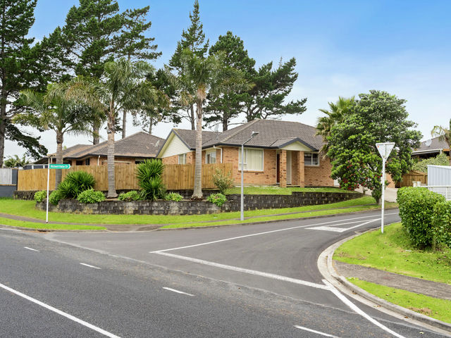 2 Richard Halse Drive The Gardens