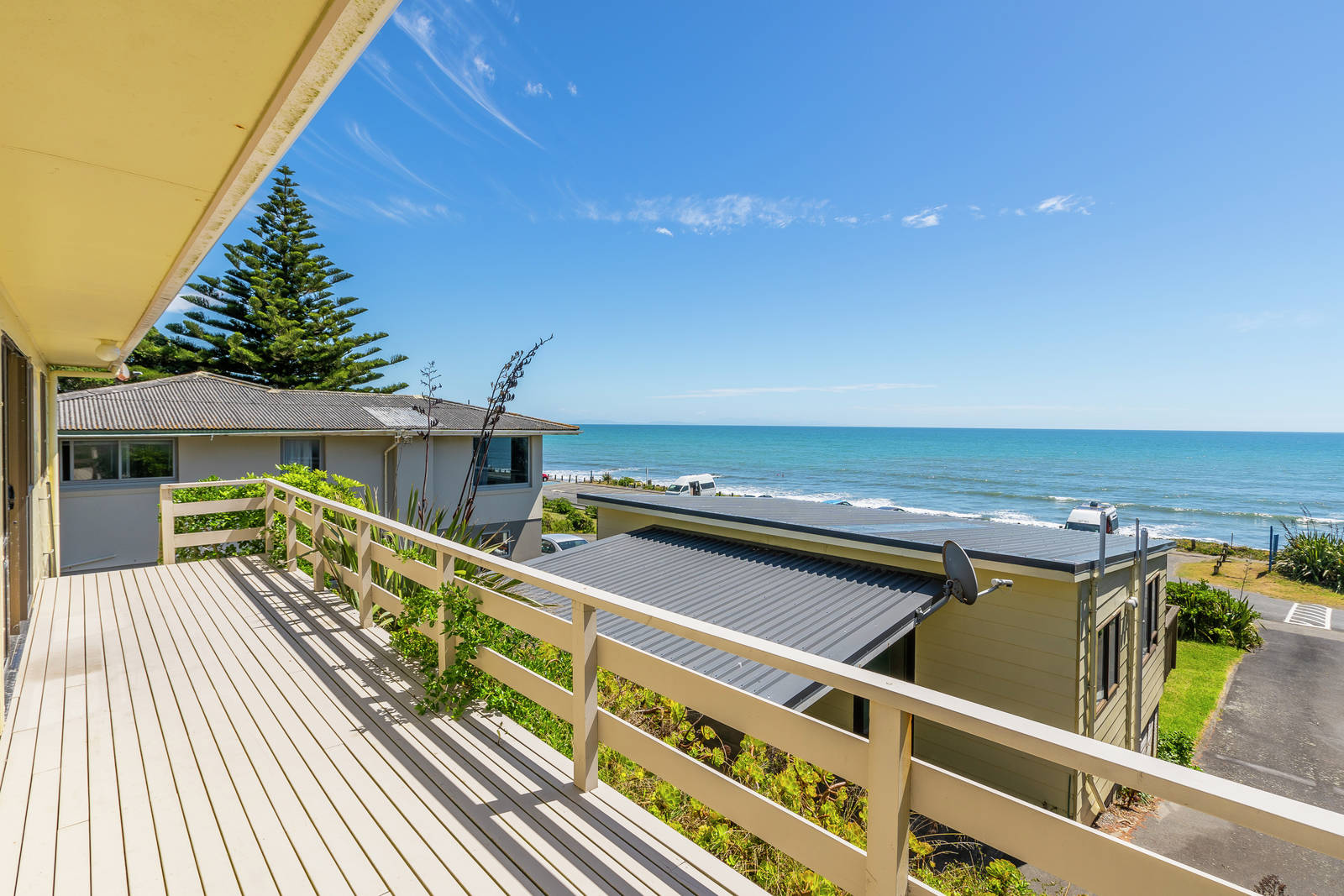 138 The Parade, Paekakariki 5 Bed House Private Treaty