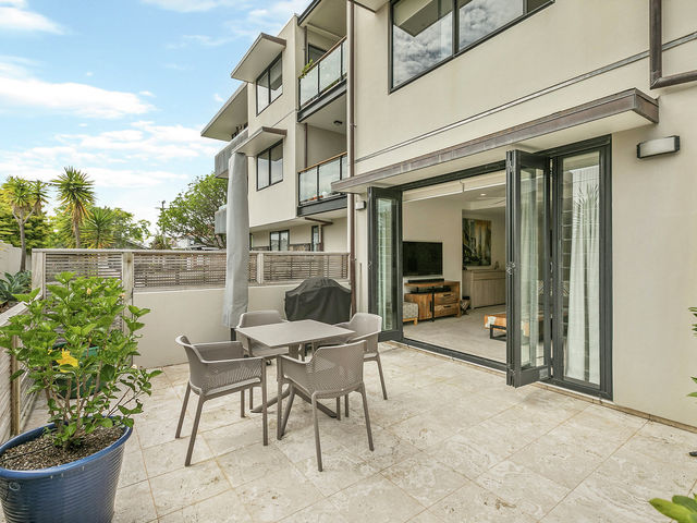 2/2A Frieston Road Milford