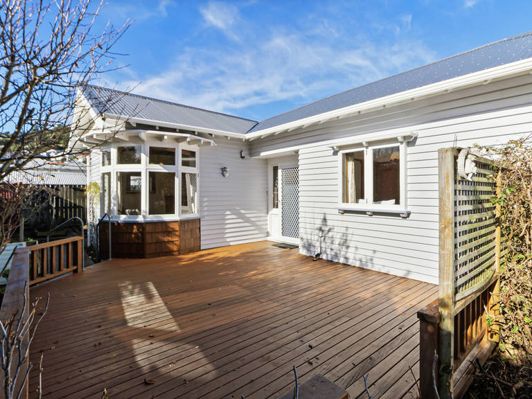 297 The Parade Island Bay