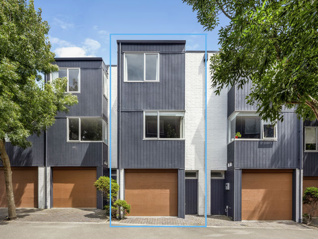 33/120 Rintoul Street Newtown