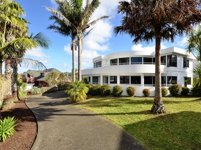 8 Searidge Rise Westgate, Auckland