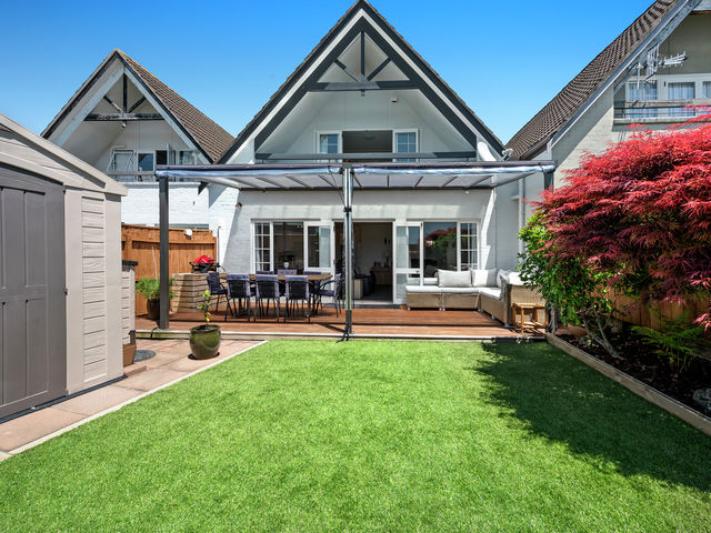 24 Earnslaw Crescent Flat Bush