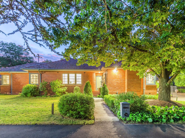6 Lockyer  Street Griffith