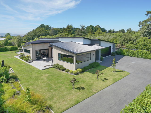 5 Carnaveron Drive Lincoln