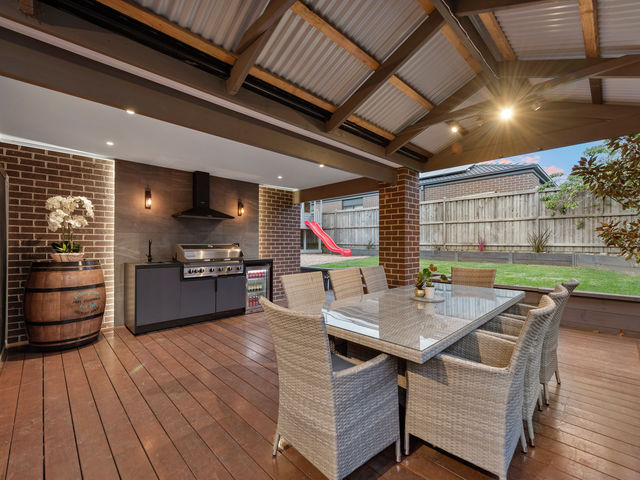 17 Red Cap Drive Cranbourne West