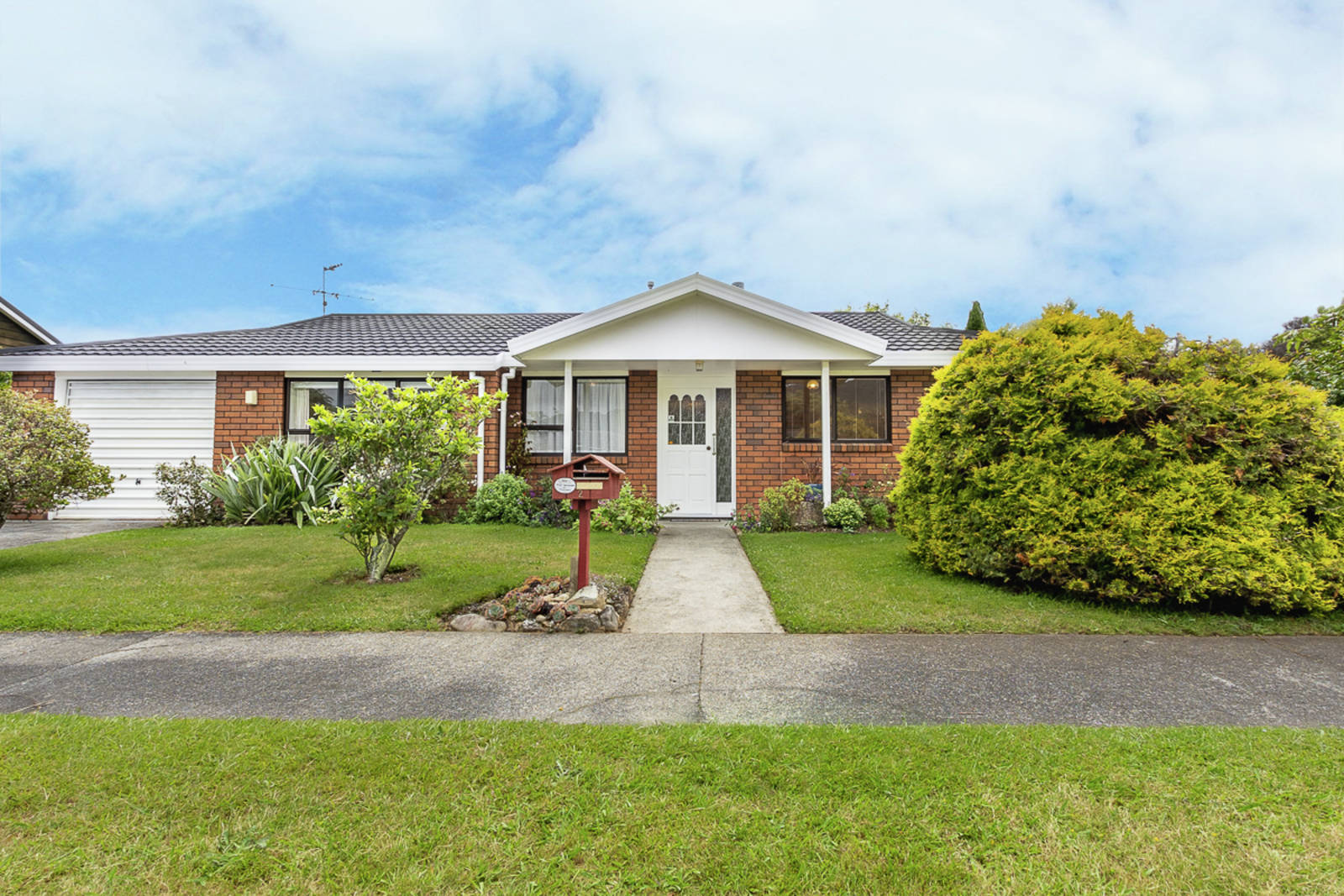 2 Kanawa Street, Waikanae 3 Bed House Sale by Set Date
