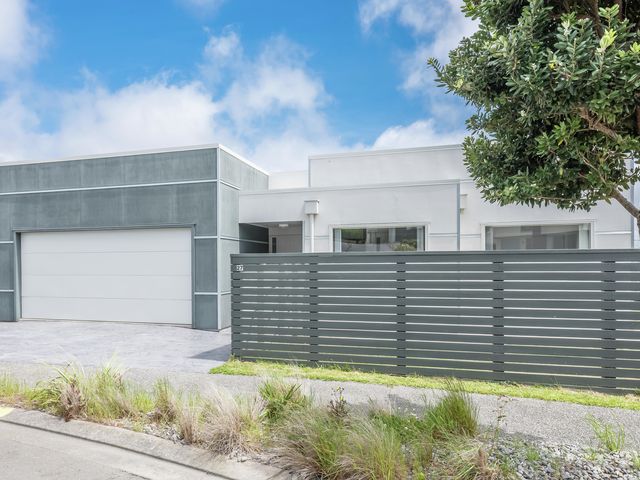 27 Lacebark Lane Woodridge