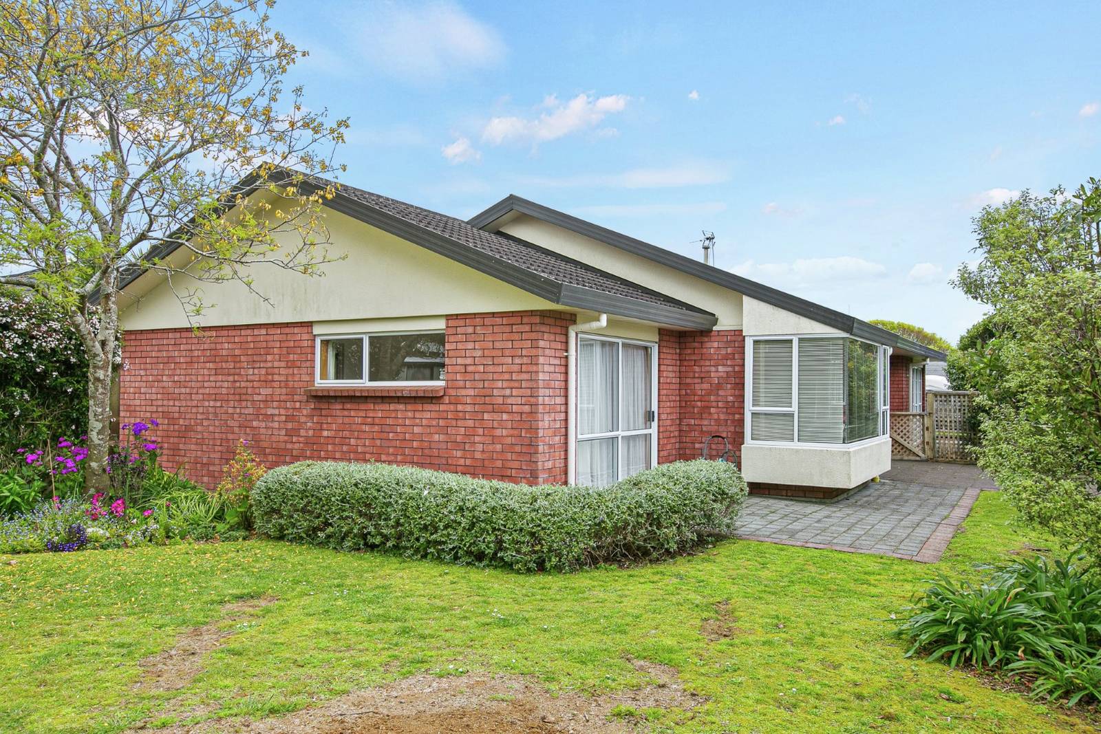 7 Kinross Drive, Merrilands 3 Bed House Private Treaty