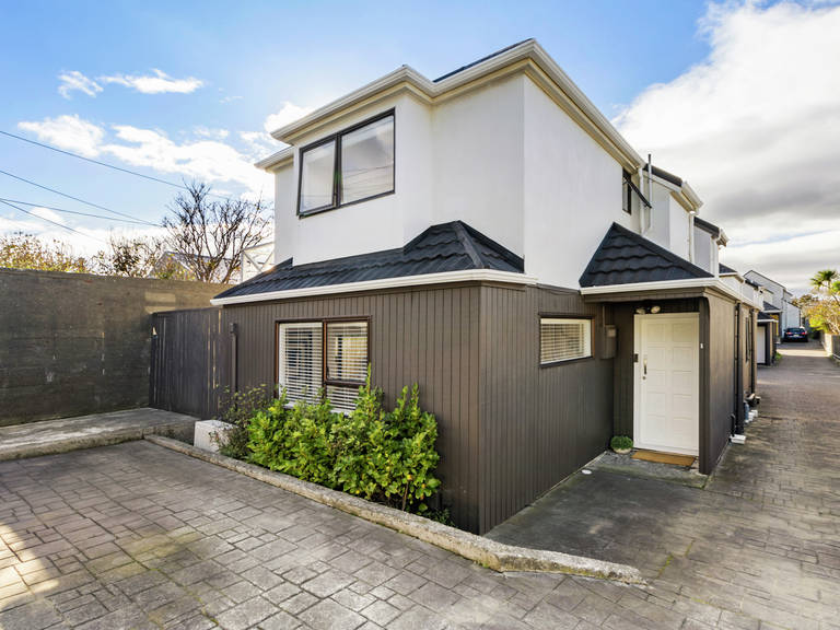 1/163 Queens Drive Lyall Bay
