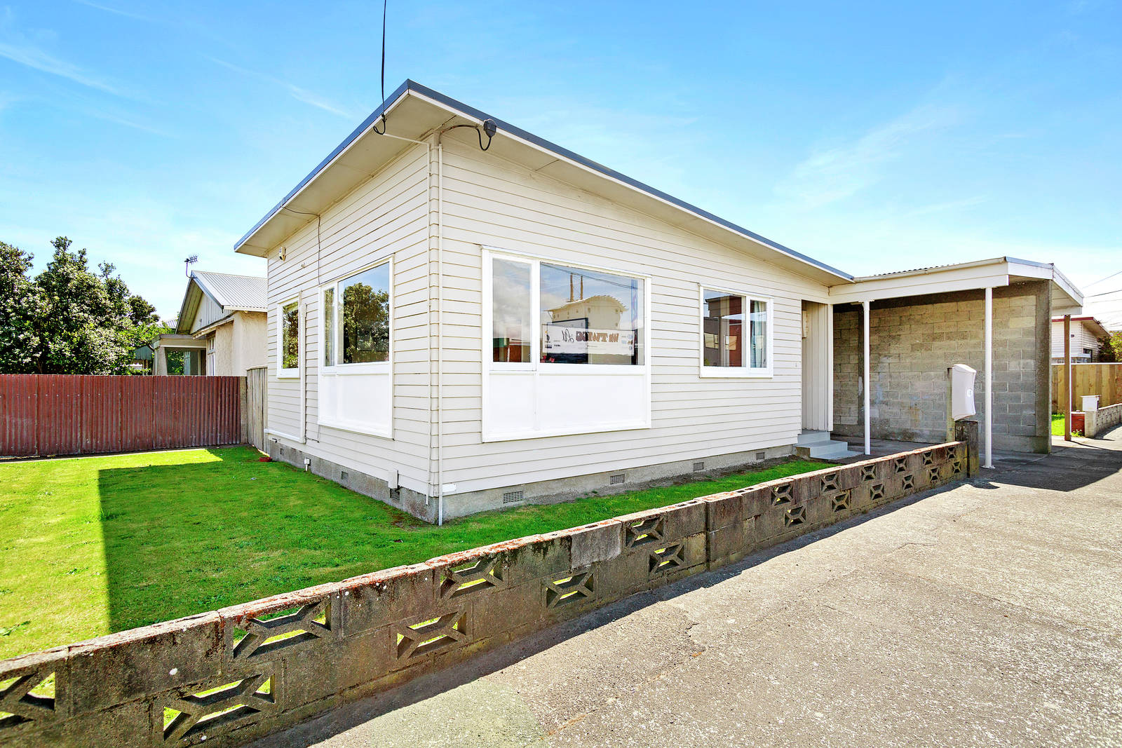 4/8 Kirkcaldy Street, Petone 2 Bed Unit Private Treaty