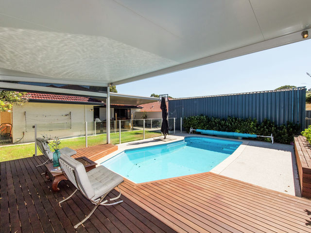 27 Bluestone Parkway SECRET HARBOUR
