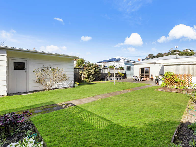 10 Moselle Street Island Bay