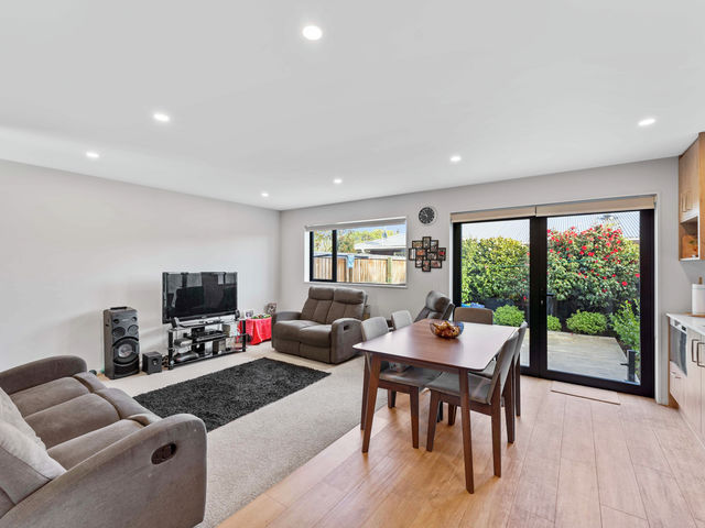 2/17 Hornbrook Street Waltham