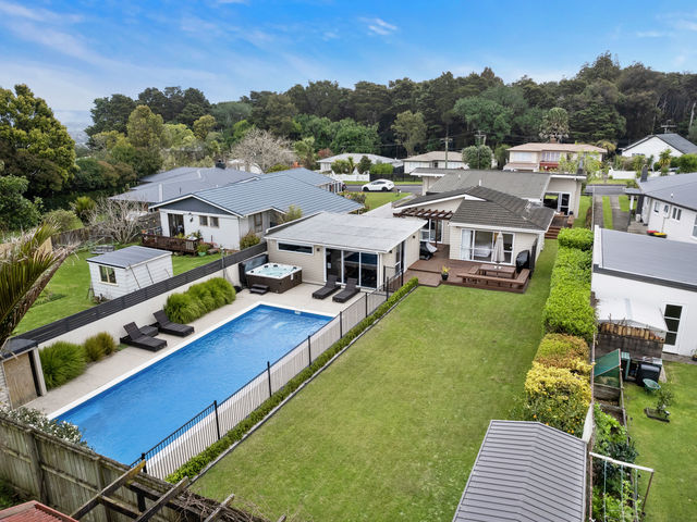 4 Hillcrest Grove Hill Park