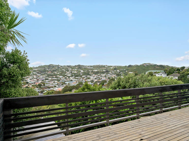 11 Southern Cross Crescent Island Bay
