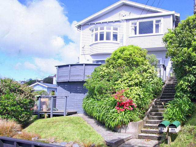 6 Toru Street Lyall Bay