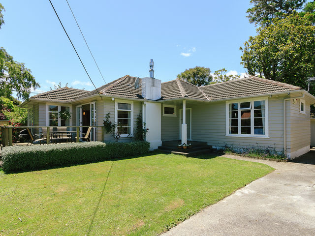 8 Avalon Crescent Avalon