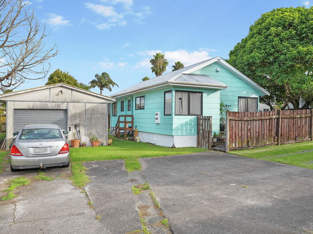 2/7 Rewarewa Road Te Atatu Peninsula