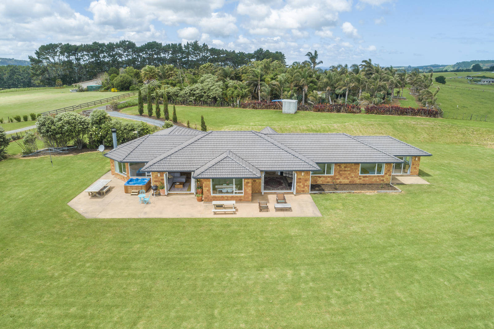 135A Hutchinson Road, Helensville 5 Bed Lifestyle Property For Sale