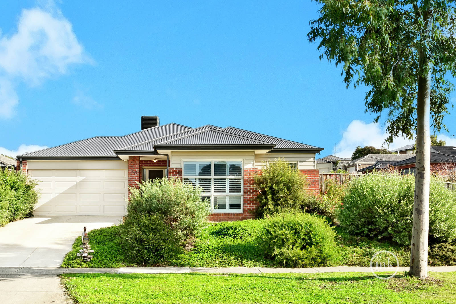 20 Vantage Point Boulevard, DOREEN 4 Bed House Private Sale