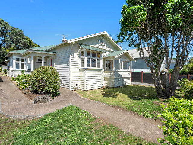 65 Lloyd Avenue Mount Albert