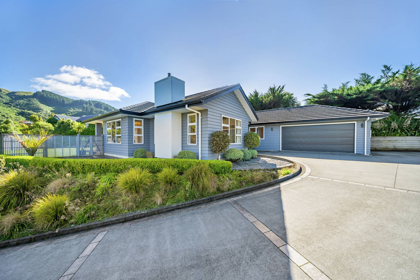 4 Grace Nicholls Grove, Riverstone Terraces
