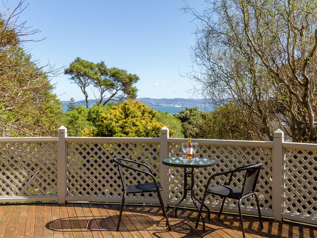 8 Whiorau Grove Lowry Bay