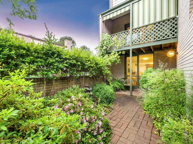12/28 Black Street Yarralumla