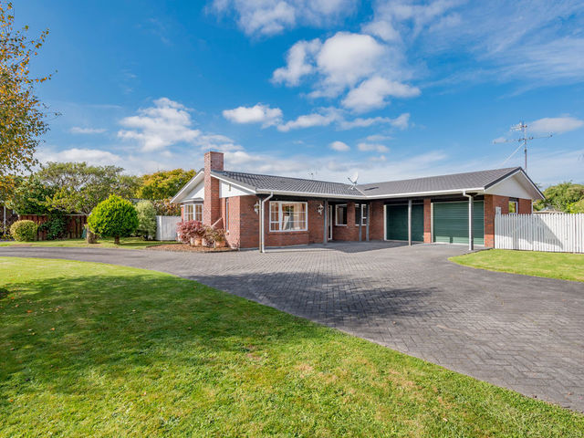 16 Rosebank Grove Waikanae