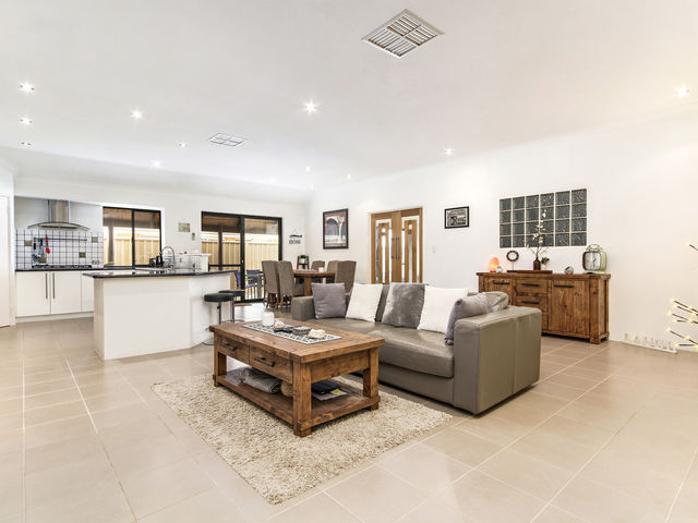 7 Cronulla Road Secret Harbour