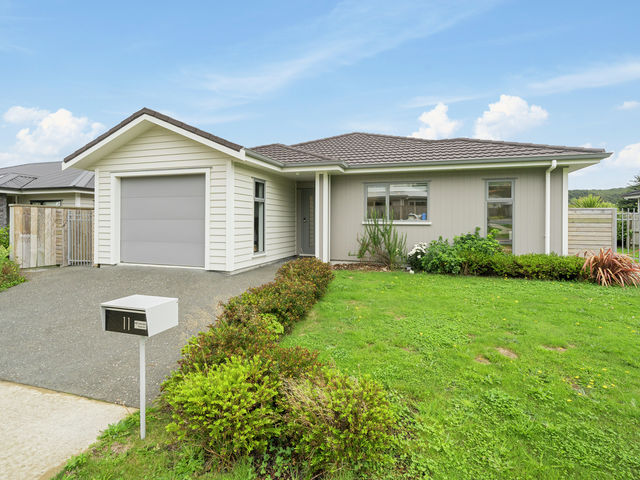 11 Henrietta Maxwell Grove Wainuiomata