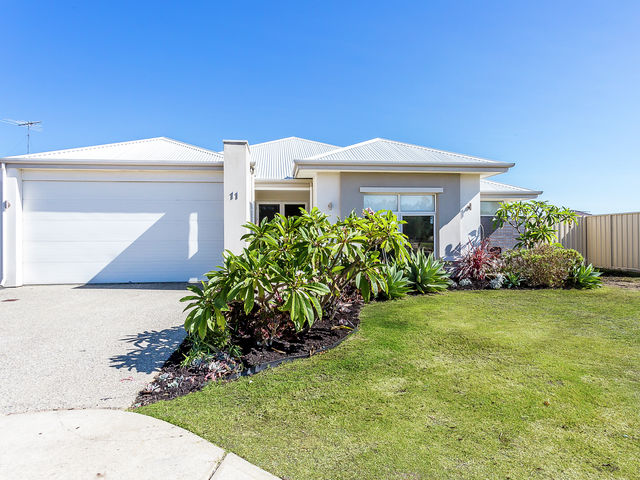 11 Loretta Parkway LAKELANDS