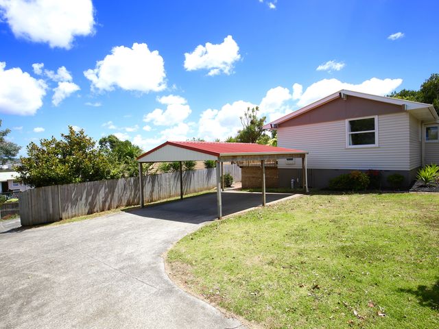 25 Thomas Avenue Westgate, Auckland
